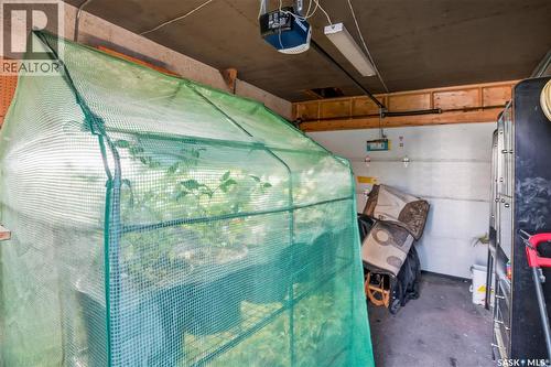 882 Samuels Crescent N, Regina, SK - Indoor Photo Showing Garage