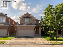 62 MACEDONIA COURT Newmarket, ON L3X 2W8