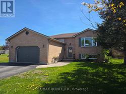4 HARBOURVIEW CRESCENT Prince Edward County (Wellington Ward), ON K0K 3L0