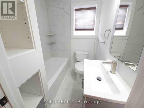 1504 King Street E, Hamilton, ON - Indoor Photo Showing Bathroom