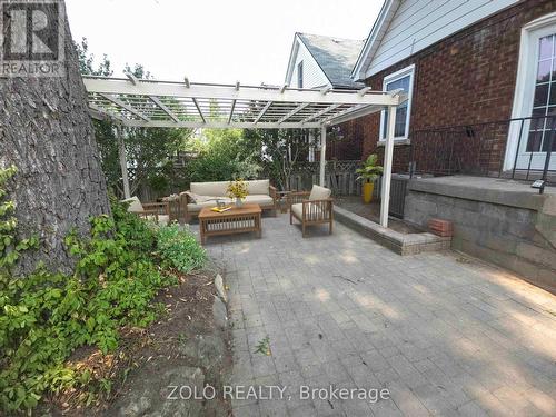 1504 King Street E, Hamilton, ON - Outdoor