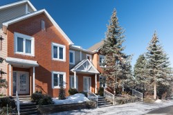 2-1380 Boul. De Montarville  Boucherville, QC J4B 8B8