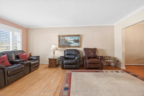 1389 Tyneburn Crescent, Mississauga, ON - Indoor Photo Showing Living Room