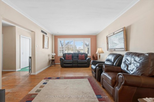1389 Tyneburn Crescent, Mississauga, ON - Indoor Photo Showing Living Room