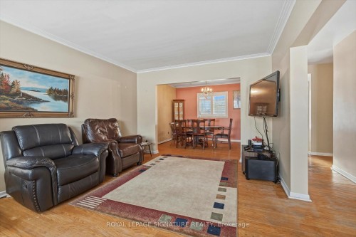 1389 Tyneburn Crescent, Mississauga, ON - Indoor Photo Showing Living Room
