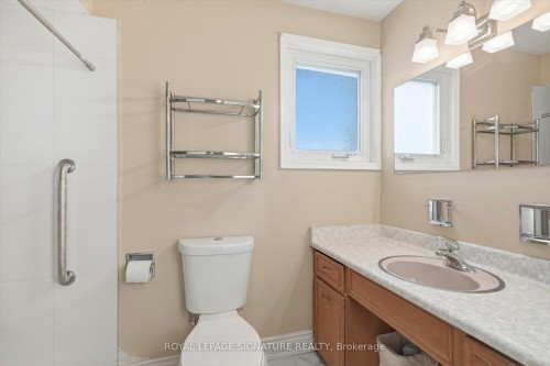 1389 Tyneburn Crescent, Mississauga, ON - Indoor Photo Showing Bathroom