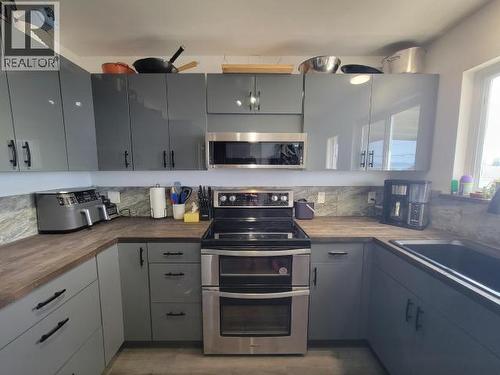 4029 Joyce Ave, Powell River, BC - Indoor Photo Showing Kitchen
