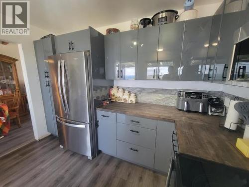 4029 Joyce Ave, Powell River, BC - Indoor Photo Showing Kitchen