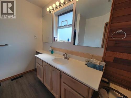 4029 Joyce Ave, Powell River, BC - Indoor Photo Showing Bathroom