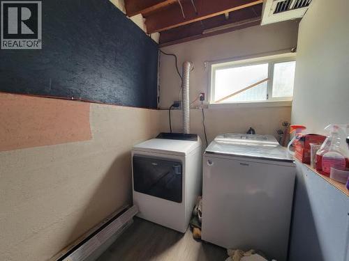 4029 Joyce Ave, Powell River, BC - Indoor Photo Showing Laundry Room