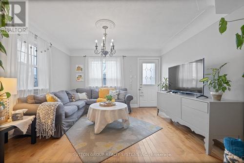 2399 Glenwood School Drive, Burlington, ON - Indoor Photo Showing Living Room