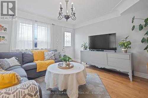 2399 Glenwood School Drive, Burlington, ON - Indoor Photo Showing Living Room