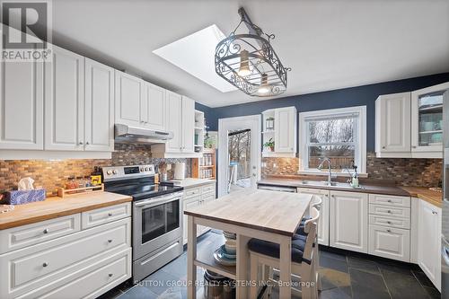 2399 Glenwood School Drive, Burlington, ON - Indoor Photo Showing Kitchen With Stainless Steel Kitchen With Double Sink