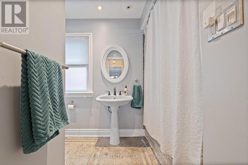 2399 Glenwood School Drive, Burlington, ON - Indoor Photo Showing Bathroom