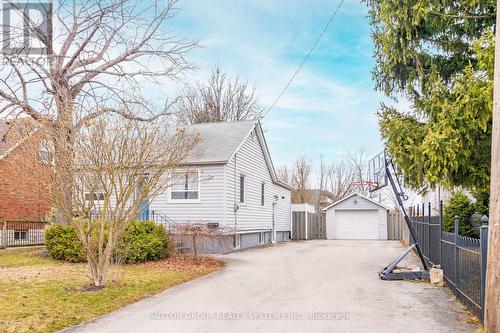 2399 Glenwood School Drive, Burlington, ON - Outdoor