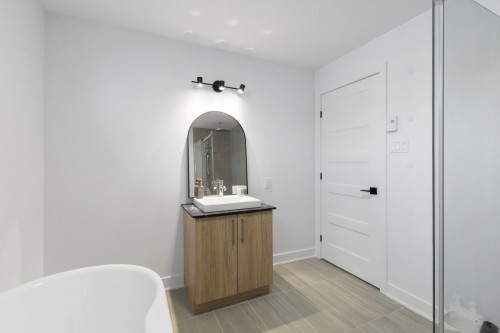 Bathroom - 26A Rue De La Tourterelle, Brownsburg-Chatham, QC - Indoor Photo Showing Bathroom