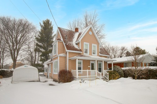 227 Rue Therrien  Saint-Jean-Sur-Richelieu, QC J3B 3Y1