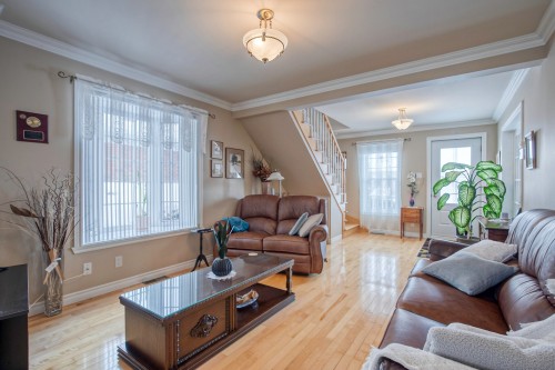 Living Room - 227 Rue Therrien, Saint-Jean-Sur-Richelieu, QC - Indoor Photo Showing Living Room