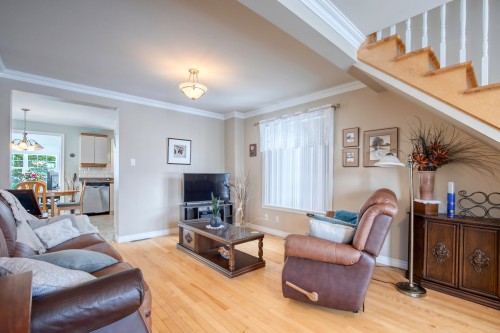 Living Room - 227 Rue Therrien, Saint-Jean-Sur-Richelieu, QC - Indoor Photo Showing Living Room