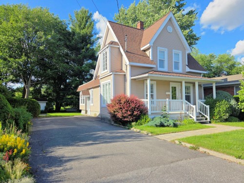Front of Structure - 227 Rue Therrien, Saint-Jean-Sur-Richelieu, QC - Outdoor With Deck Patio Veranda With Facade