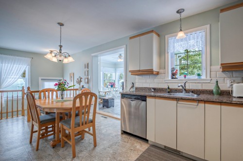 Kitchen - 227 Rue Therrien, Saint-Jean-Sur-Richelieu, QC - Indoor