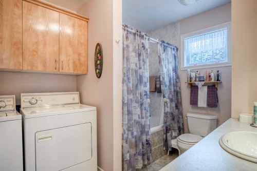 Bathroom - 227 Rue Therrien, Saint-Jean-Sur-Richelieu, QC - Indoor Photo Showing Bathroom