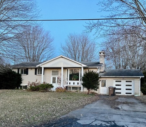 1352 Rue Reid  Saint-Jean-Sur-Richelieu, QC J2X 2W2