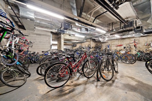 Entrepôt - 508-750 Boul. Montpellier, Montréal (Saint-Laurent), QC - Indoor Photo Showing Garage