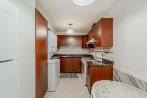 Cuisine - 508-750 Boul. Montpellier, Montréal (Saint-Laurent), QC - Indoor Photo Showing Kitchen