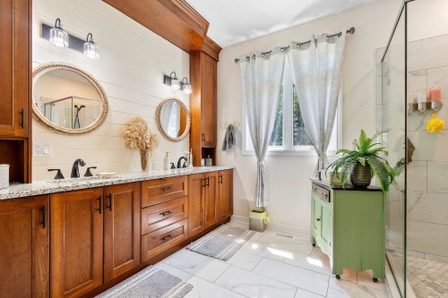 Salle de bains attenante à la CCP - 287 Ch. Stephens, Otter Lake, QC - Indoor Photo Showing Bathroom