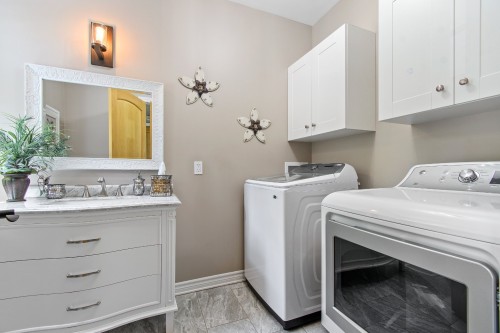 Salle d'eau - 287 Ch. Stephens, Otter Lake, QC - Indoor Photo Showing Laundry Room
