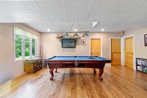 Salle familiale - 287 Ch. Stephens, Otter Lake, QC - Indoor Photo Showing Other Room