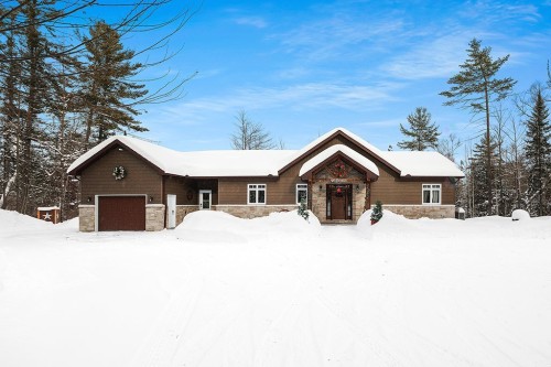 Face arrière - 287 Ch. Stephens, Otter Lake, QC - Outdoor With Facade