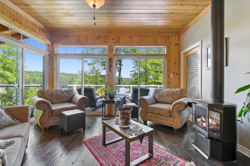 Solarium/Verrière - 287 Ch. Stephens, Otter Lake, QC - Indoor Photo Showing Living Room