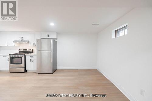Lower - 75 Wright Crescent, Caledon, ON - Indoor Photo Showing Kitchen With Stainless Steel Kitchen