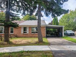 18 CAMBERLEY COURT  Toronto, ON M1B 2S6