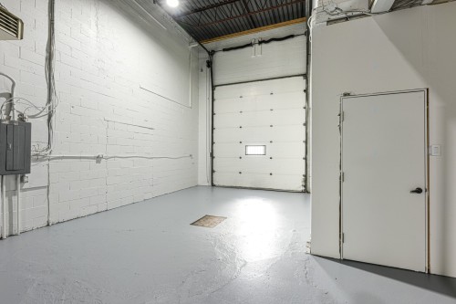 Entrepôt - 103-903 Rue Bériault, Longueuil (Le Vieux-Longueuil), QC - Indoor Photo Showing Garage