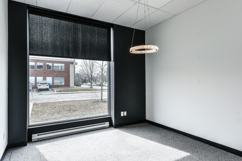 Commerce - 100-670 Boul. Curé-Poirier O., Longueuil (Le Vieux-Longueuil), QC - Indoor Photo Showing Other Room