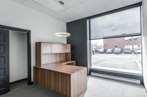 Commerce - 100-670 Boul. Curé-Poirier O., Longueuil (Le Vieux-Longueuil), QC - Indoor Photo Showing Other Room