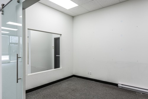 Commerce - 100-670 Boul. Curé-Poirier O., Longueuil (Le Vieux-Longueuil), QC - Indoor Photo Showing Other Room