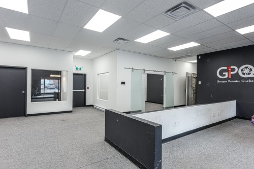 Commerce - 100-670 Boul. Curé-Poirier O., Longueuil (Le Vieux-Longueuil), QC - Indoor