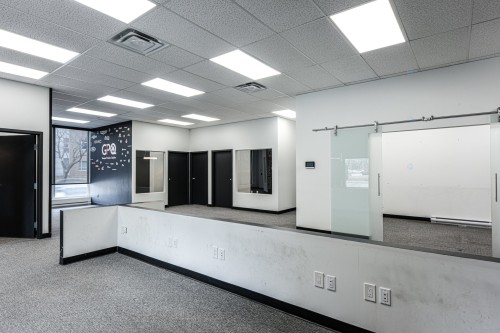 Commerce - 100-670 Boul. Curé-Poirier O., Longueuil (Le Vieux-Longueuil), QC - Indoor Photo Showing Other Room