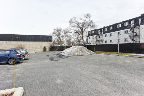 Parking - 200-670 Boul. Curé-Poirier O., Longueuil (Le Vieux-Longueuil), QC - Outdoor
