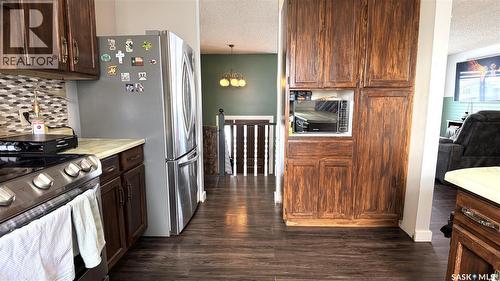 422 Spruce Drive, Estevan, SK - Indoor Photo Showing Kitchen