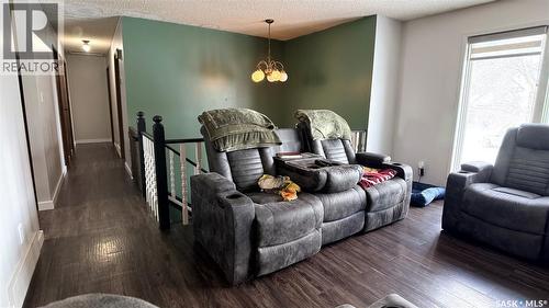 422 Spruce Drive, Estevan, SK - Indoor Photo Showing Living Room
