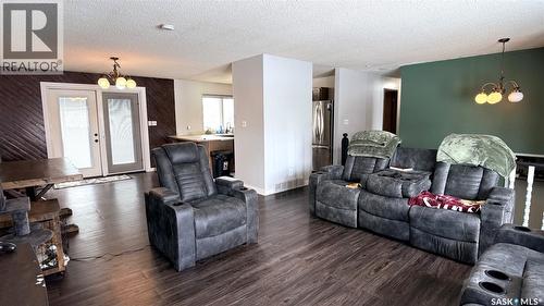 422 Spruce Drive, Estevan, SK - Indoor Photo Showing Living Room