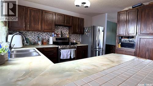 422 Spruce Drive, Estevan, SK - Indoor Photo Showing Kitchen With Double Sink