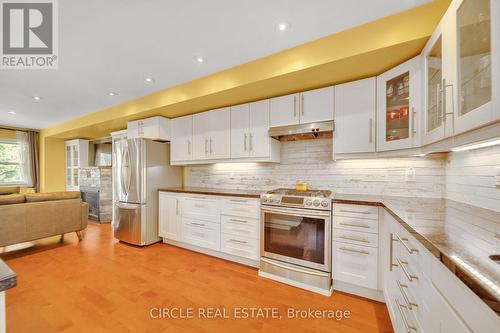 1043 Shaw Drive, Mississauga, ON - Indoor Photo Showing Kitchen