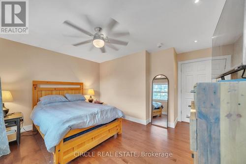 1043 Shaw Drive, Mississauga, ON - Indoor Photo Showing Bedroom