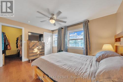 1043 Shaw Drive, Mississauga, ON - Indoor Photo Showing Bedroom